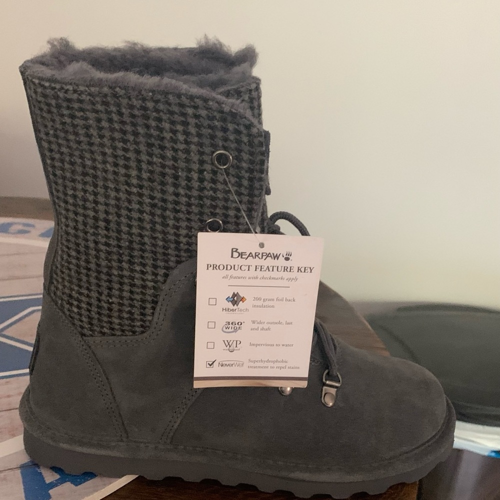 Brand new Bearpaw grey boots